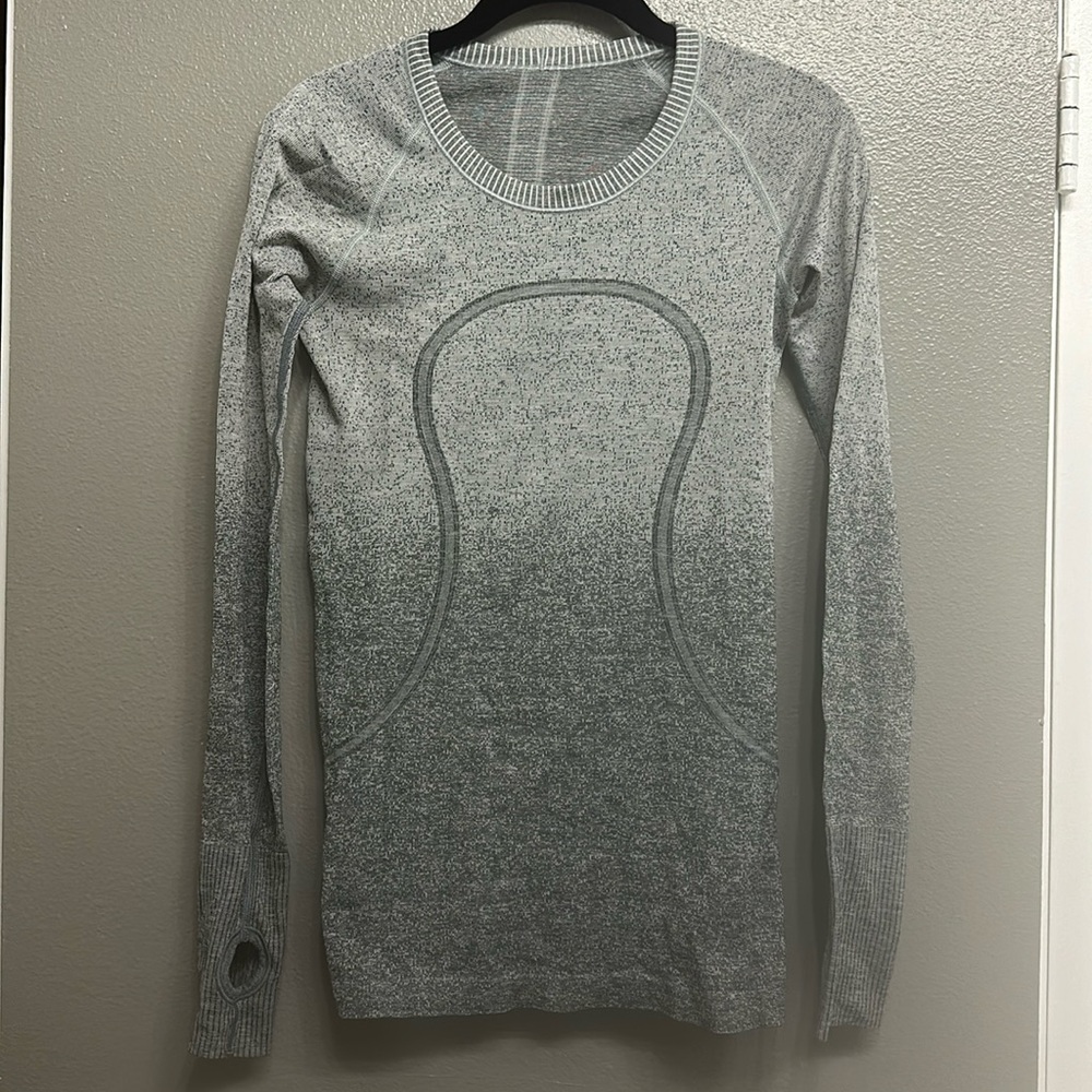 Lulu Lemon long sleeve fitted top